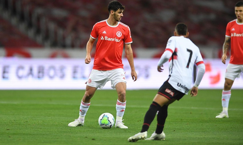 Ir para  <p>Na noite desta ter&ccedil;a-feira (3), Inter e Atl&eacute;tico Goianiense fizeram o jogo de volta pela Copa do Brasil no Est&aacute;dio Beira-Rio em Porto Alegre.</p>

<p>Jogando em casa, com a boa vantagem...