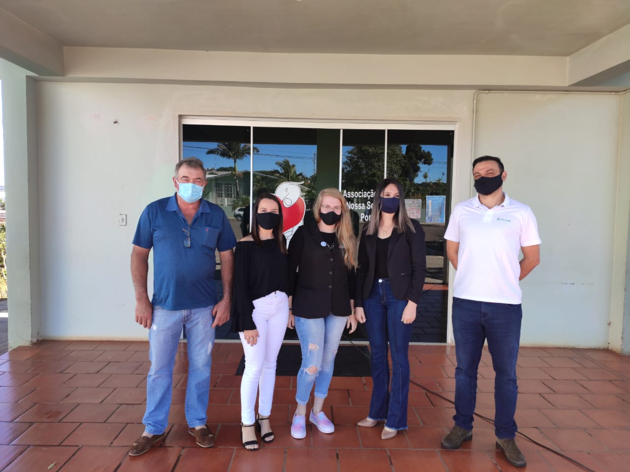 Ir para  <p>O Sicredi de Viadutos realizou a doa&ccedil;&atilde;o de 23 cadeiras estofadas para o Hospital Nossa Senhora de Pompeia. Os assentos j&aacute; est&atilde;o em uso no hospital, propiciando mais conforto para...