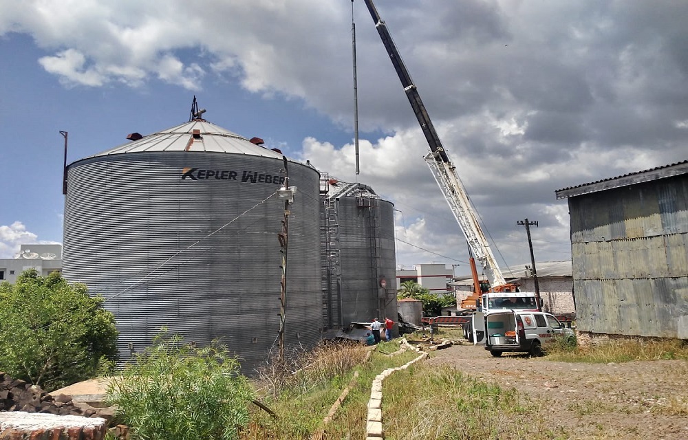 Ir para  <p>Um homem morreu ao cair de um silo na manh&atilde; desta sexta-feira (13/11) na cidade de Gaurama. Segundo informa&ccedil;&otilde;es preliminares, a v&iacute;tima trabalhava na desmontagem da estrutura, que seria retirada...