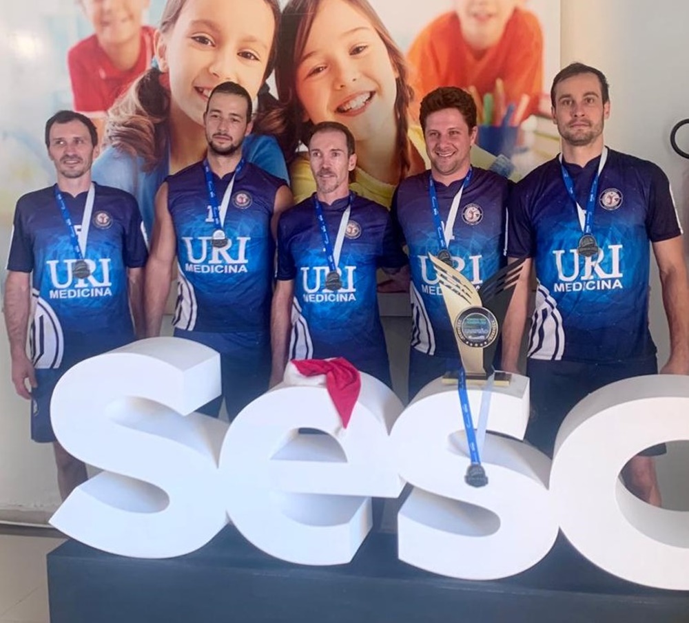 Ir para  <p><big>A Equipe de Voleibol Masculino da URI Erechim conquistou no domingo, 22, de forma invicta, o Torneio Sesc de Voleibol 4&times;4 Indoor, promovido pelo Sesc Erechim, com apoio e autoriza&ccedil;&atilde;o do...