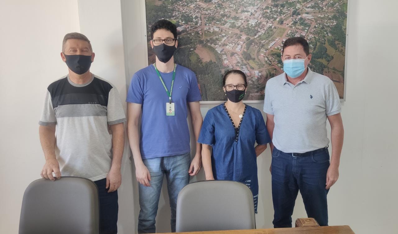 Ir para  <p><big>Na ter&ccedil;a-feira, dia 08 de dezembro, a <strong>Associa&ccedil;&atilde;o Cultural Comunit&aacute;ria Viadutense &ndash; Comunidade FM</strong> realizou uma visita ao Exmo. Sr. Preito de...