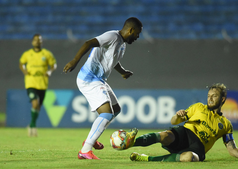 Ir para  <p><big>Londrina e Ypiranga empataram em 1 a 1 na noite deste domingo (10) e a equipe paranaense se complicou na busca pelo acesso no Campeonato Paranaense da S&eacute;rie C.&nbsp;O duelo foi realizado no Est&aacute;dio do...