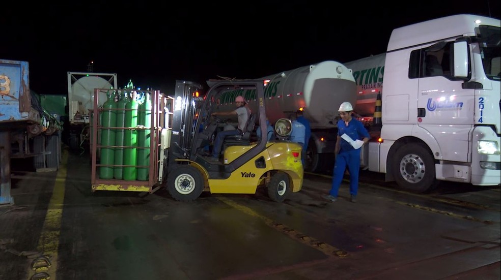 Ir para  <p>O governo do Amazonas espera normalizar a situa&ccedil;&atilde;o do abastecimento de oxig&ecirc;nio nos hospitais do estado neste s&aacute;bado. A complexidade no transporte dos cilindros de oxig&ecirc;nio...