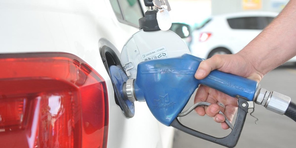 Ir para  <p><big>A Petrobras confirmou o aumento da gasolina em suas refinarias a partir da quarta-feira, 27, informando que o pre&ccedil;o m&eacute;dio de venda de gasolina para as distribuidoras passar&aacute; a ser de R$ 2,08...