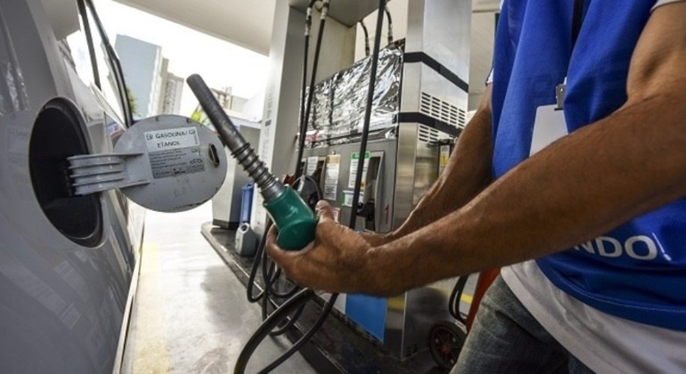 Ir para  <p><big>O pre&ccedil;o da gasolina na bomba deve sofrer um reajuste de at&eacute; 12% nos pr&oacute;ximos 15 dias, influenciado pelo desempenho do custo do barril do petr&oacute;leo nos mercados interno e...