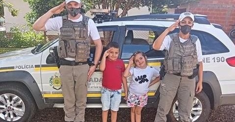 Ir para  <p><big>Se algu&eacute;m perguntar para o pequeno Matheus o que ele quer ser quando crescer, a resposta sai muito rapidamente: policial!</big></p>

<p><big>O pequeno Matheus dos Santos, filho de Gessica e...