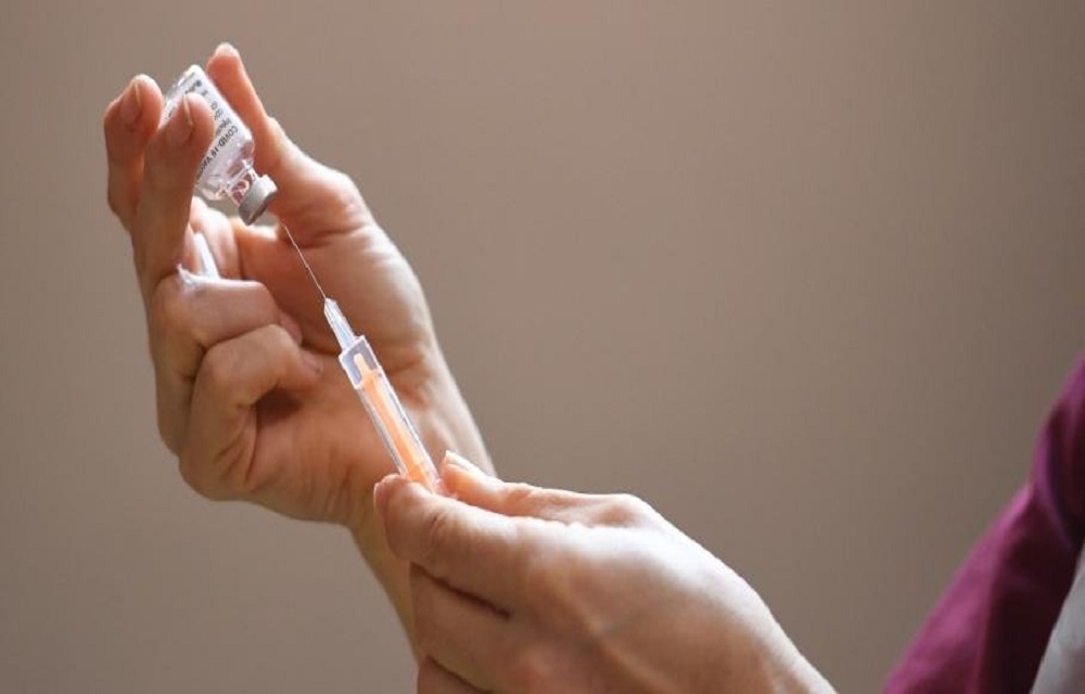 Ir para  <p>A Fiocruz vai receber uma nova remessa com mais 2 milh&otilde;es de doses da&nbsp;vacina Oxford/AstraZeneca&nbsp;contra covid-19, produzida na &Iacute;ndia.&nbsp;O avi&atilde;o da companhia Emirates (A6-EGL) que...
