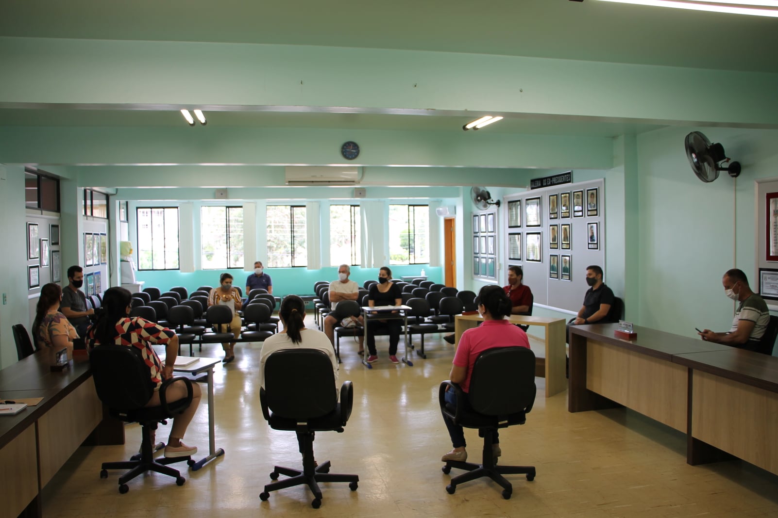 Ir para  <p><big>No dia 02 de mar&ccedil;o, reuniram-se o Prefeito Municipal de Viadutos: Claiton dos Santos Brum, o vice-prefeito: Giovan Andr&eacute; Sperotto, a Secret&aacute;ria Municipal de Educa&ccedil;&atilde;o,...