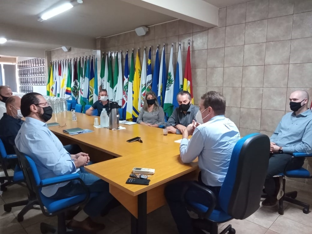 Ir para  <p><big>Atendendo solicita&ccedil;&atilde;o do prefeito de Get&uacute;lio Vargas, Mauricio Soligo, o presidente da AMAU, Paulo Polis, se reuniu nesta ter&ccedil;a-feira (16), em Erechim, com representantes do setor...