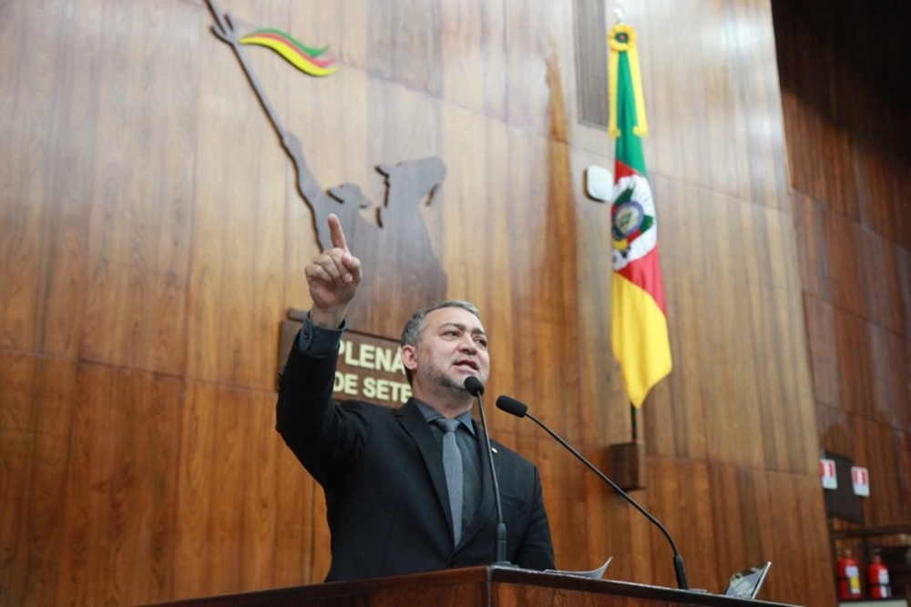 Ir para  <p><big>Uma vacina para a sa&uacute;de e para a economia. Com essa diretriz, a Bancada do PT na Assembleia Legislativa do Rio Grande do Sul protocolou, na tarde desta segunda-feira (22), o projeto de lei para...