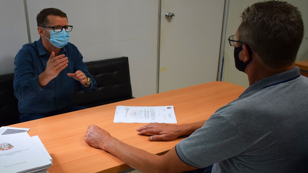 Ir para  <p><big>Na &uacute;ltima segunda (29), o Prefeito Municipal, Leandro M&aacute;rcio Puton, esteve nas depend&ecirc;ncias da C&acirc;mara Municipal de Vereadores para protocolar dois projetos de import&acirc;ncia...