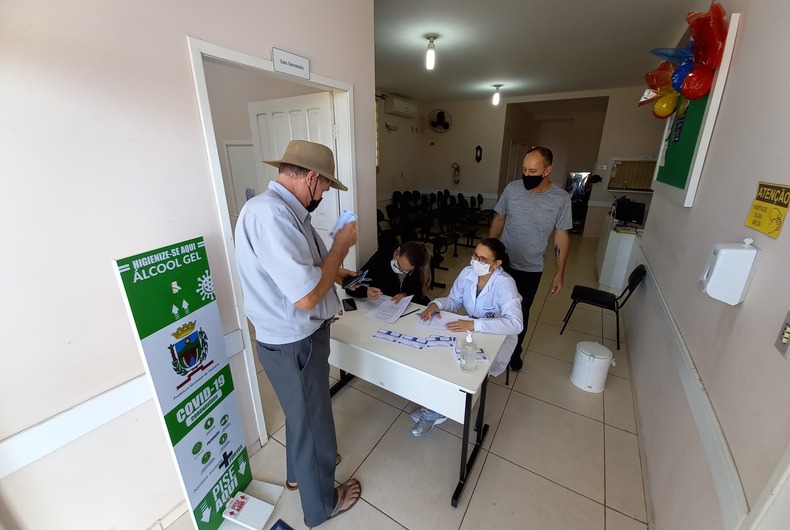 Ir para  <p><big>O Munic&iacute;pio de Viadutos recebeu novo lote contendo 375 doses da vacina contra o COVID-19. No &uacute;ltimo s&aacute;bado, dia 03 de abril, 85 idosos de 65 anos ou mais foram vacinados, de um total de 130...