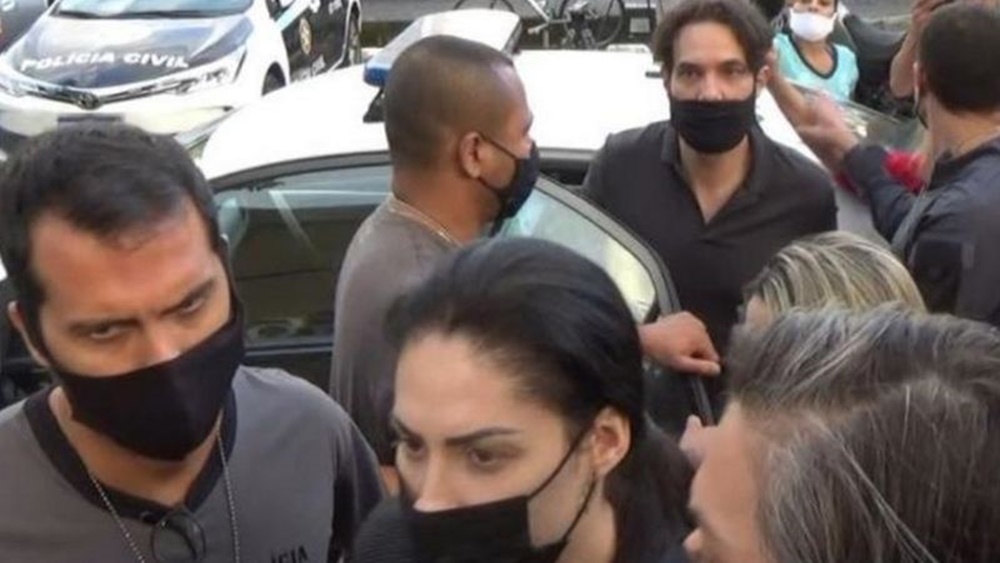 Ir para  <p><big><strong>A Pol&iacute;cia Civil no Rio de Janeiro prendeu temporariamente nesta quinta-feira (8/4) o vereador Dr. Jairinho (Solidariedade) e a namorada dele, Monique Medeiros. Ambos foram presos por atrapalhar as...