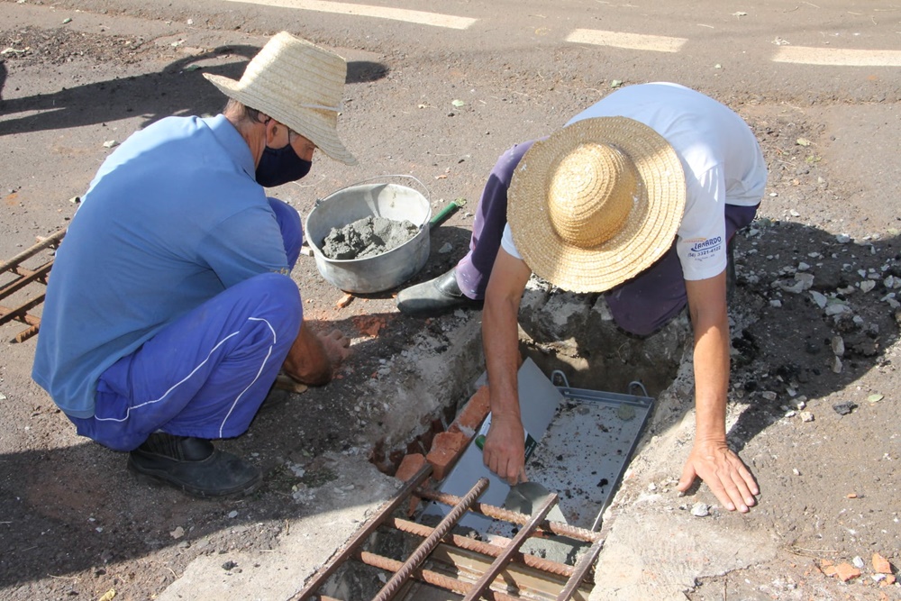 Ir para  <p><big>O munic&iacute;pio de Viadutos adquiriu dispositivos anti-odor para boca de lobo. Eles s&atilde;o fixados na boca de lobo atrav&eacute;s de base e concreto e, com o peso da &aacute;gua, os equipamentos abrem o...