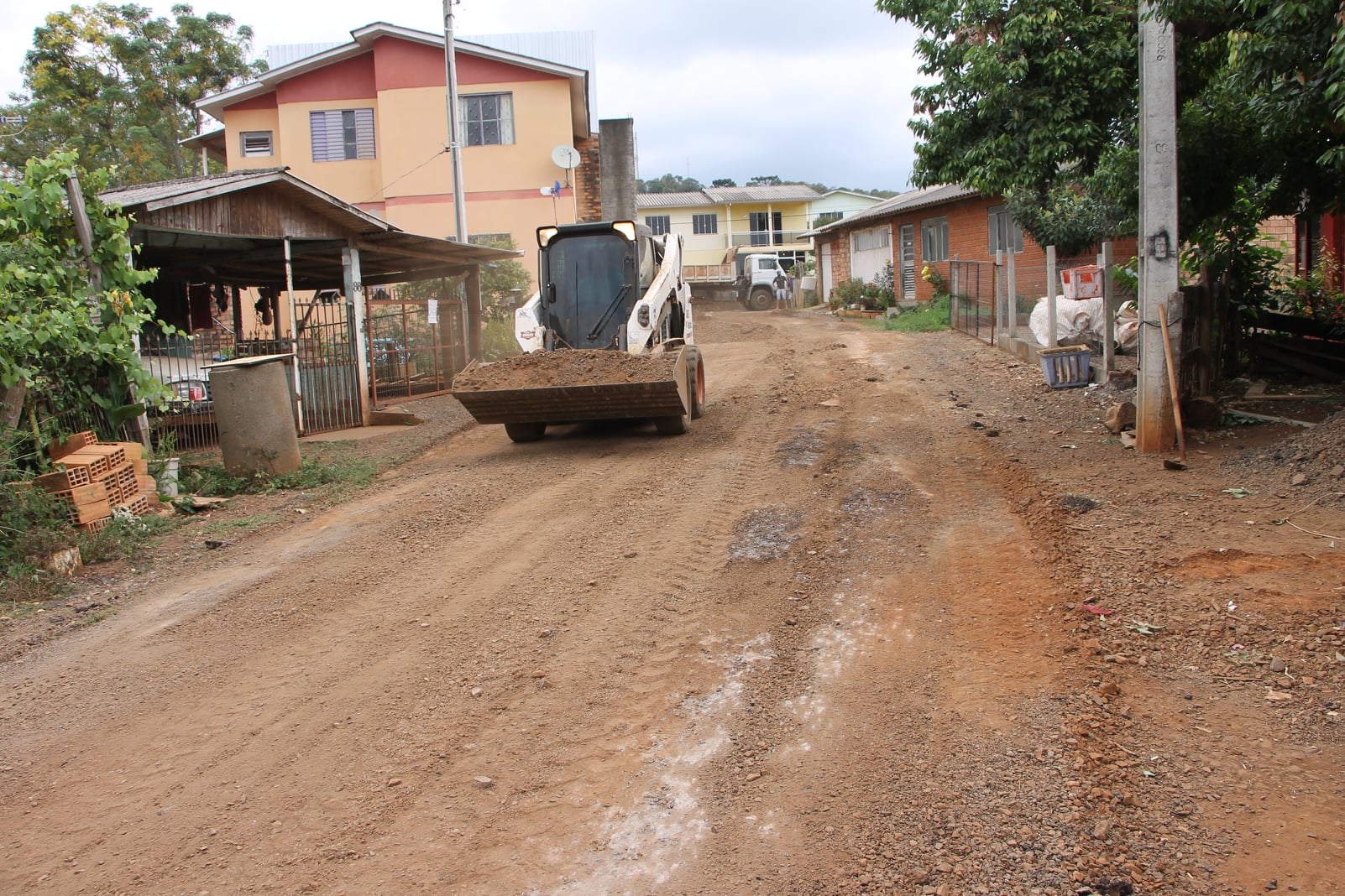 Ir para  <p><big>Iniciadas as obras de limpeza e constru&ccedil;&atilde;o de meio-fio, para posterior cal&ccedil;amento, na Rua Crespin Bevilaqua - Bairro Esperan&ccedil;a. O servi&ccedil;o tem por objetivo oportunizar...