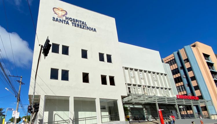 Ir para  <p><big>O Hospital Santa Terezinha inicia a semana, atingindo o limite m&aacute;ximo de interna&ccedil;&atilde;o em Unidade de Terapia Intensiva (UTI). O sinal de alerta extremo ascendeu no final de semana, com aumento na...