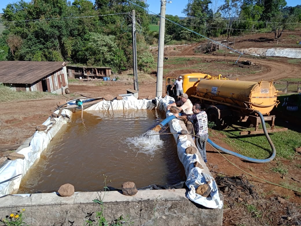 Ir para  <p><big>Devido &agrave; baixa ocorr&ecirc;ncia de chuvas na regi&atilde;o, e atendendo a demanda de &aacute;gua da comunidade, 80.000 litros de &aacute;gua est&atilde;o sendo entregues diariamente em Viadutos....
