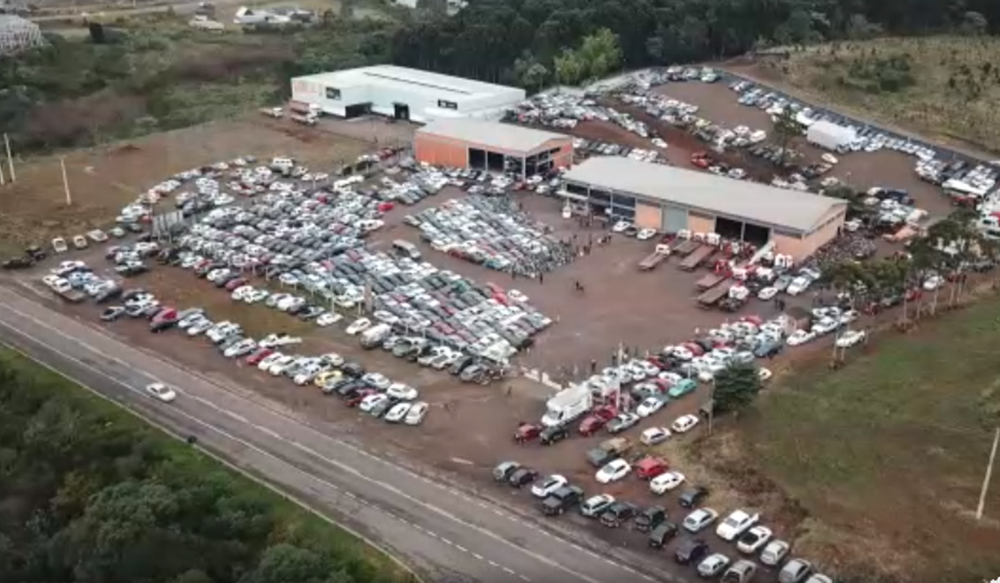 Ir para  <p><big>Uma leiloeira vai comandar de forma online o leil&atilde;o de 274 ve&iacute;culos, com documentos e sucatas, estocados em Erechim, no pr&oacute;ximo dia 9 de junho. Os ve&iacute;culos est&atilde;o expostos...
