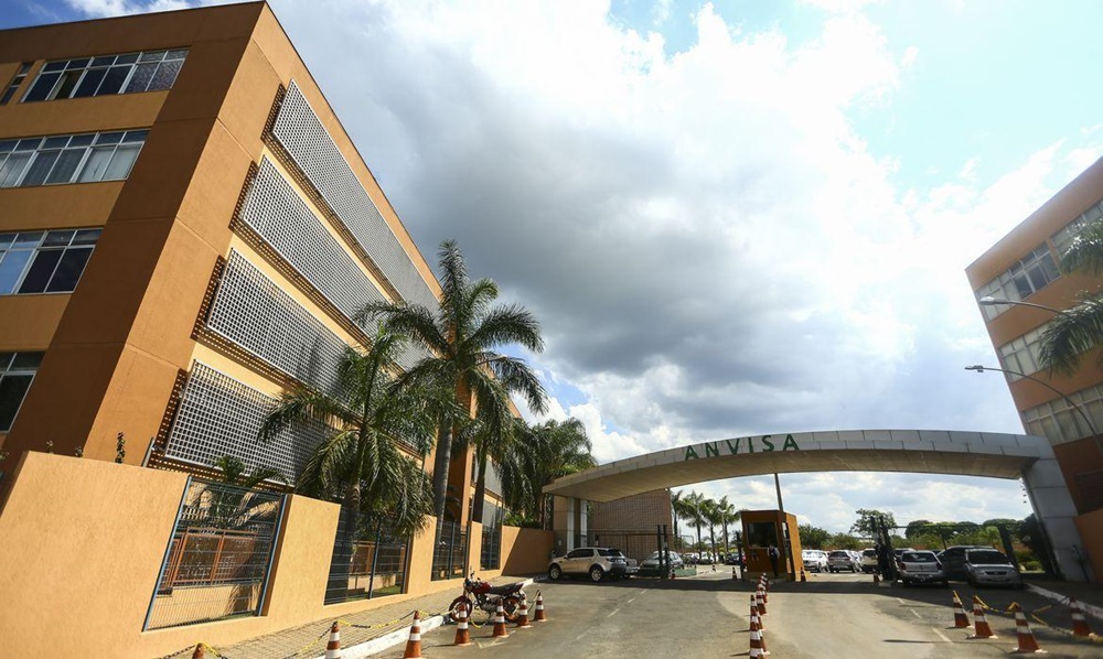 Ir para  <p><big>A Ag&ecirc;ncia Nacional de Vigil&acirc;ncia Sanit&aacute;ria (Anvisa) autorizou a indica&ccedil;&atilde;o da vacina Comirnaty, da Pfizer, para crian&ccedil;as com 12 anos de idade ou mais. Com isso, a...