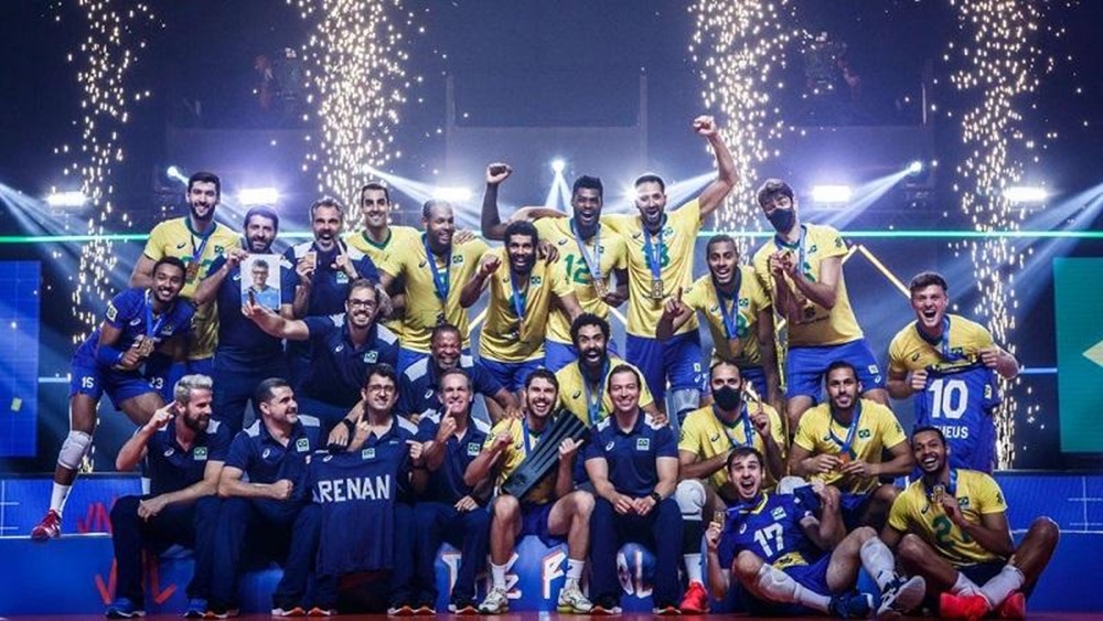 Ir para  <p><big>A sele&ccedil;&atilde;o brasileira masculina de v&ocirc;lei venceu a Pol&ocirc;nia na manh&atilde; deste domingo (27), por 3 sets a 1, parciais de 22/25, 25/23, 25/16 e 25/14, e garantiu o seu primeiro...