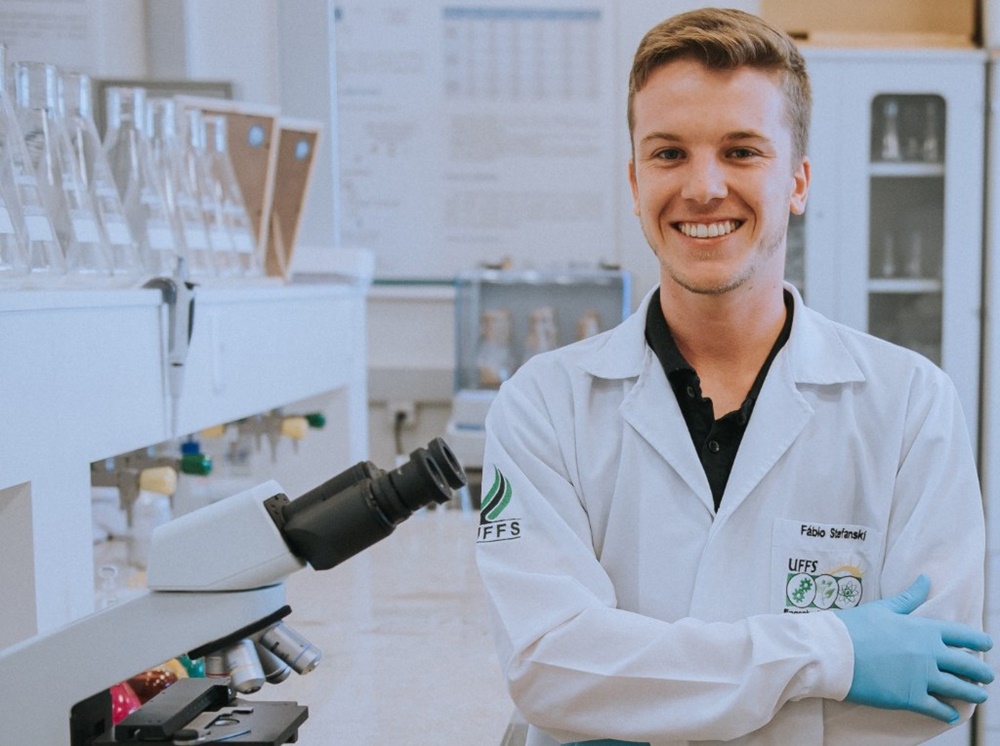 Ir para  <p><big>O acad&ecirc;mico F&aacute;bio Spitza Stefanski, egresso do curso de Engenharia Ambiental e Sanit&aacute;ria da Universidade Federal da Fronteira Sul (UFFS) Campus Erechim, acaba de ser anunciado como um dos...