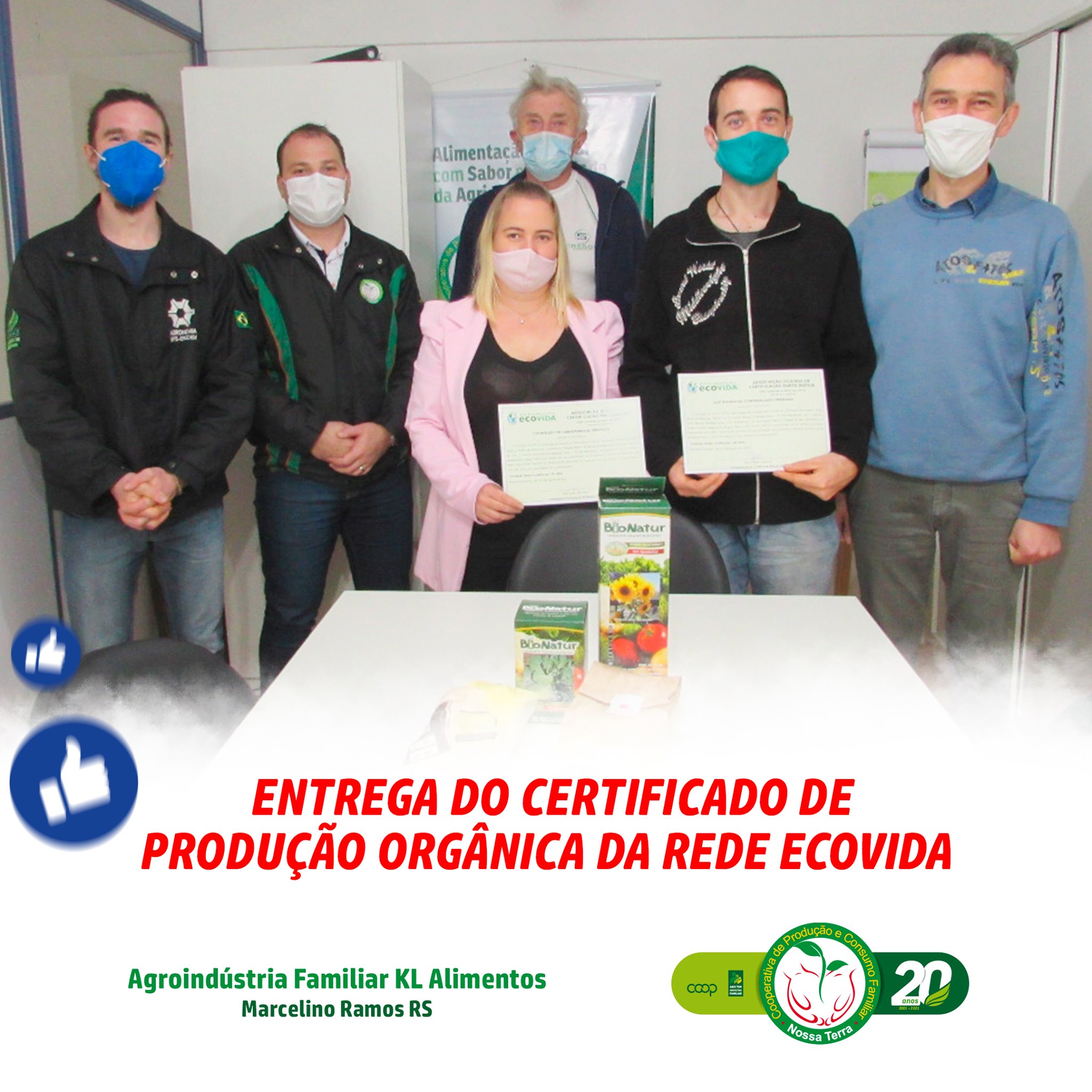 Ir para  <p><big>Com muito orgulho e alegria, fizemos a entrega oficial do valoroso Certificado de Produ&ccedil;&atilde;o Org&acirc;nica da Rede EcoVida, conquistado pela Agroind&uacute;stria Familiar KL Alimentos, da...