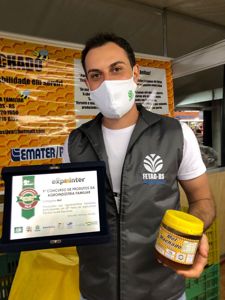 Ir para  <p><big>Na &uacute;ltima edi&ccedil;&atilde;o da Expointer, que foi de 4 a 12 de setembro, em Esteio no Rio Grande do Sul, a Agroind&uacute;stria Mel Machado ganhou o pr&ecirc;mio do 2&ordm; melhor mel no...