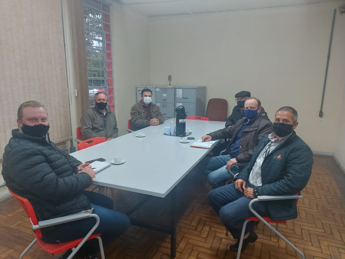 Ir para  <p><big>O Sindicato Unificado dos Trabalhadores na Agricultura Familiar &ndash; Sutraf Sede Erechim, comemorou aprova&ccedil;&atilde;o do Projeto de Lei N&ordm; 108/2021, que autoriza o munic&iacute;pio a ressarcir...