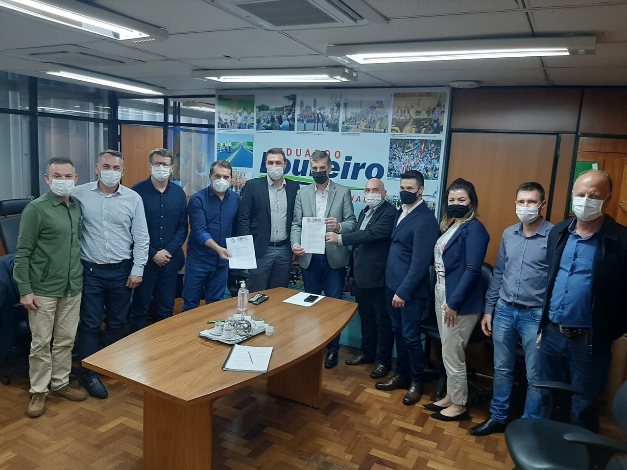Ir para  <p><big>Uma comitiva de lideran&ccedil;as do Alto Uruguai, capitaneada pelo presidente da AMAU, Paulo Polis, o vice-presidente da entidade, Beto Bordin, e pelo prefeito de Gaurama, Leandro Puton, esteve reunida na...