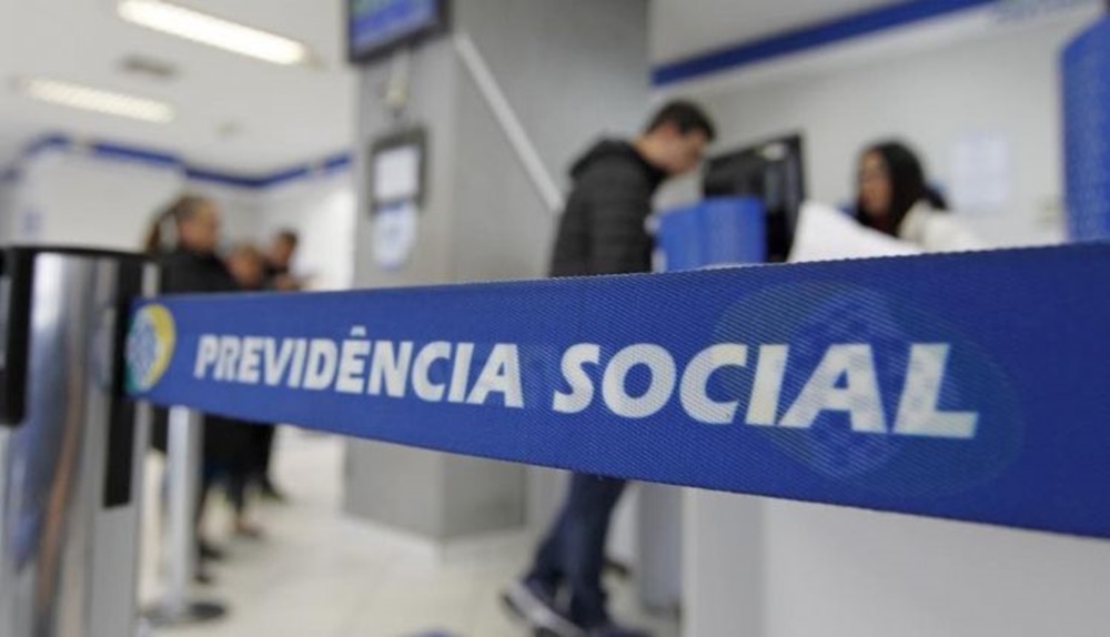 Ir para  <p><big>A fila para aposentadoria do INSS (Instituto Nacional do Seguro Social) registrou 1,8 milh&atilde;o de requerimentos em agosto. O estoque alto dos benef&iacute;cios previdenci&aacute;rios e assistenciais se...