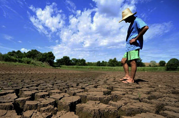 Ir para  <p><big>O agravamento da estiagem, que provoca a quebra das safras de soja e milho, e deixa milhares de ga&uacute;chos sem &aacute;gua pot&aacute;vel, j&aacute; deixa 175 munic&iacute;pios em...