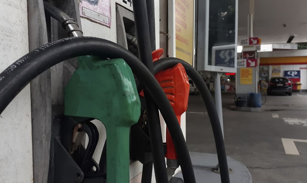 Ir para  <p><big>A Petrobras anunciou nesta ter&ccedil;a-feira (11) que far&aacute; ajustes nos seus pre&ccedil;os de venda de gasolina e diesel para as distribuidoras. Os novos valores passam a valer nesta quarta-feira...