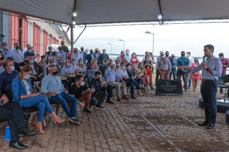 Ir para  <p><big>O governo do Estado do RS anunciou nesta ter&ccedil;a-feira(18) o repasse de R$ 131 milh&otilde;es em recursos do Estado para munic&iacute;pios com projetos de melhorias na infraestrutura das...