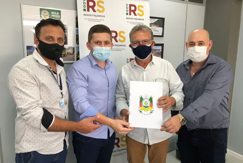 Ir para  <p><big>O Prefeito em Exerc&iacute;cio, Giovan Andre Sperotto, e o Assessor de Projetos Sidinei Zorzetto, estiveram em Porto Alegre, cumprindo agenda na Secretaria de Desenvolvimento Urbano e Metropolitano para assinatura de Termo...