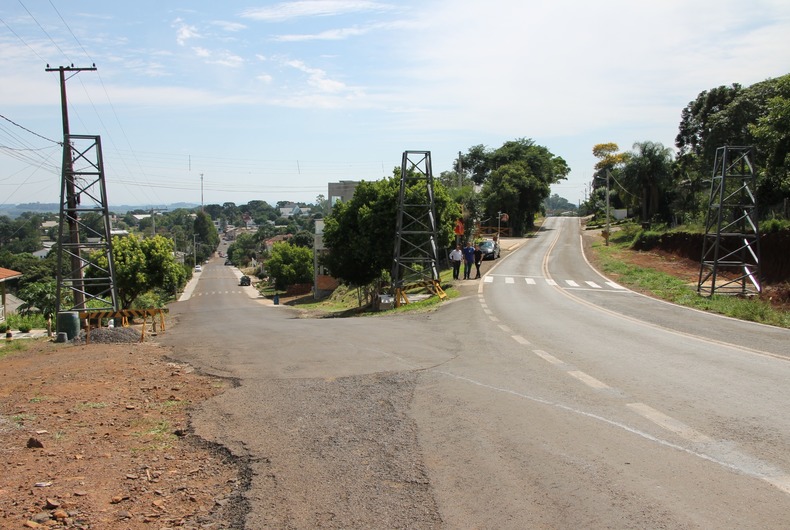 Ir para  <p><big>Aos poucos, o p&oacute;rtico de nossa cidade vai tomando forma. Nesta quarta-feira, a empresa JA Delevatti Esquadrias Ltda, respons&aacute;vel pela execu&ccedil;&atilde;o dos pilares que fazem parte da...