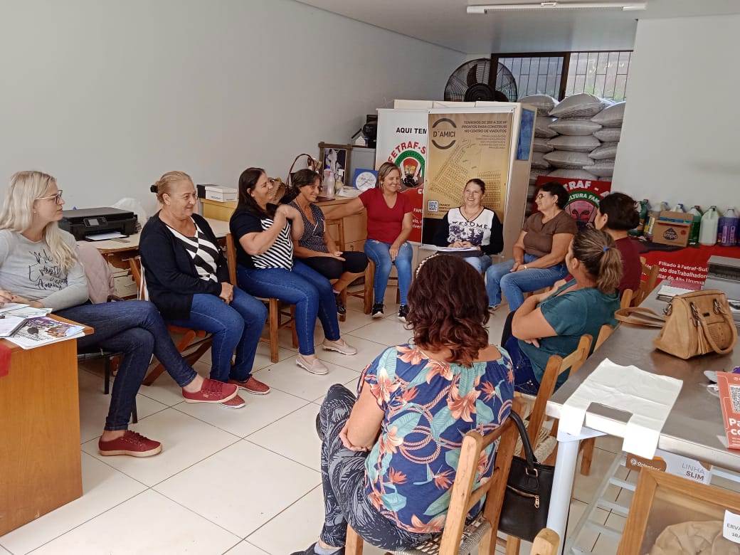 Ir para  <p><big>Na tarde desta quarta-feira (16) o coletivo de mulheres do SUTRAF-Viadutos se reuniu na sede do sindicato.</big></p>

<p><br />
<big>Os temas abordados pelo coletivo foram referente aos...