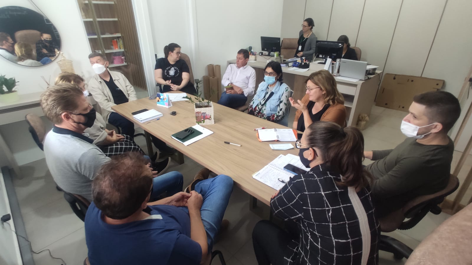 Ir para  <p><big>Na manh&atilde; desta quarta-feira (16), reuniu-se a comiss&atilde;o respons&aacute;vel pela organiza&ccedil;&atilde;o dos festejos dos 63 anos de emancipa&ccedil;&atilde;o...
