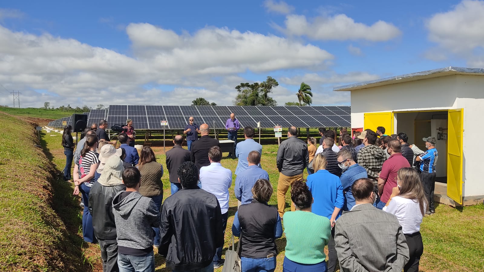 Ir para  <p><big>Na manh&atilde; desta segunda-feira (21), a equipe da Comunidade FM se fez presente na Solenidade de Inaugura&ccedil;&atilde;o da Usina Fotovoltaica da UFFS - Campus Erechim....