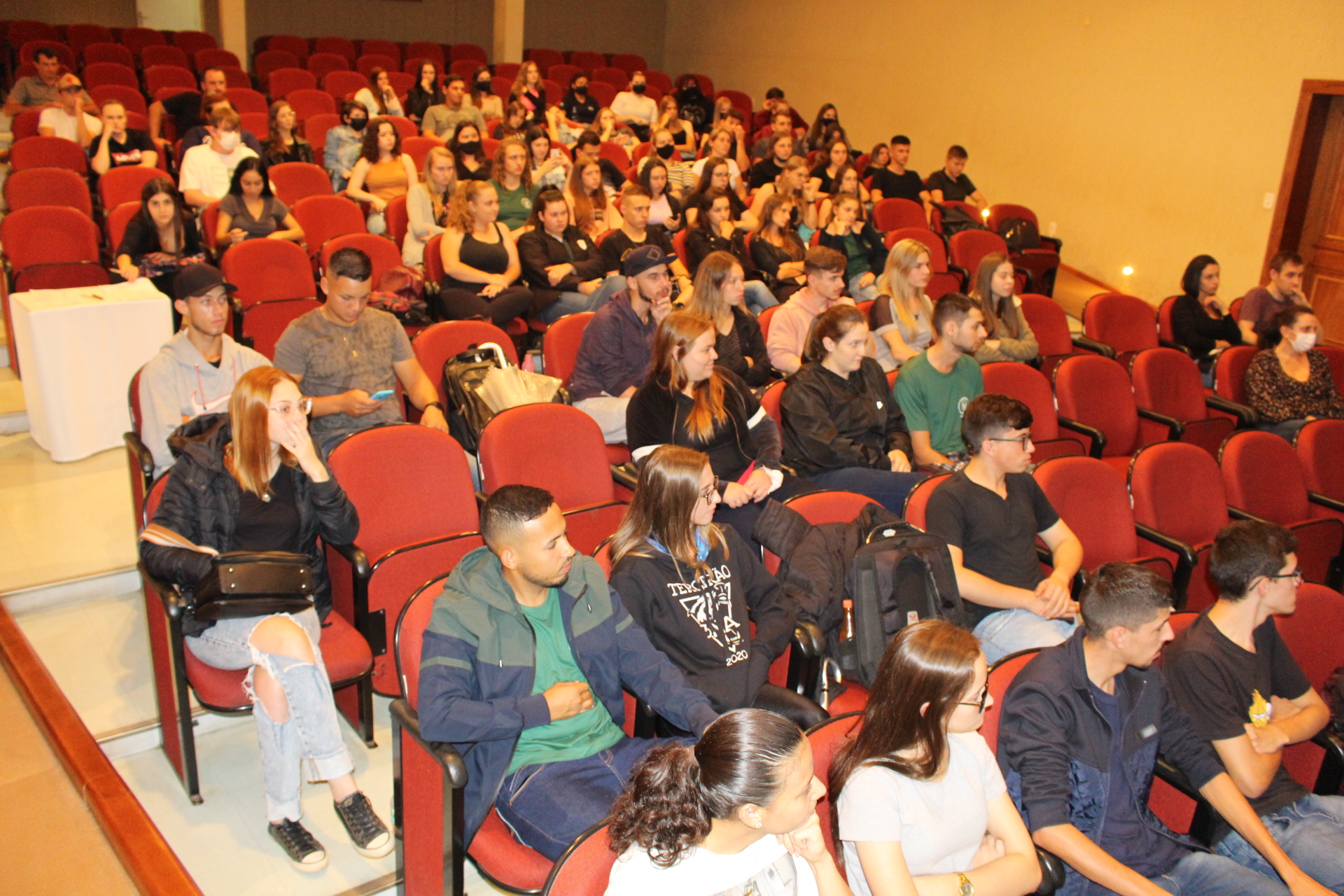 Ir para  <p><big>&ldquo;Desmistificando a Medicina Veterin&aacute;ria: perspectivas nacionais e internacionais na atua&ccedil;&atilde;o profissional&rdquo;. Essa foi a tem&aacute;tica da Aula Inaugural do Curso de...