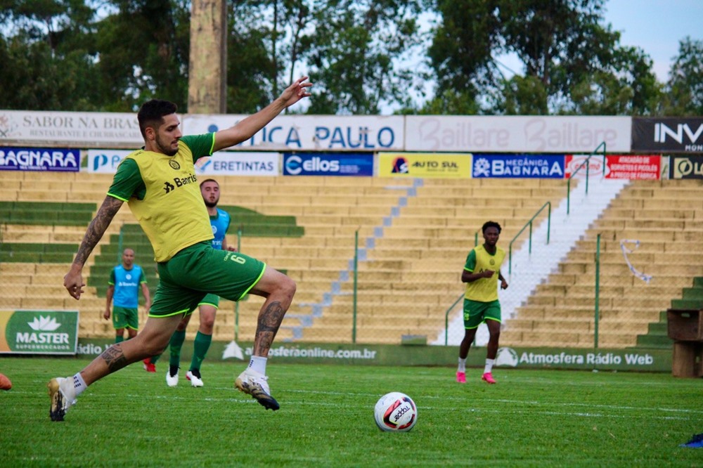 Ir para  <p><big>O canarinho inicia neste s&aacute;bado (9), &agrave;s 11h, contra a Aparecidense, no est&aacute;dio Colosso da Lagoa, a busca pelo acesso &agrave; S&eacute;rie B do brasileiro. O time verde-amarelo esteve...