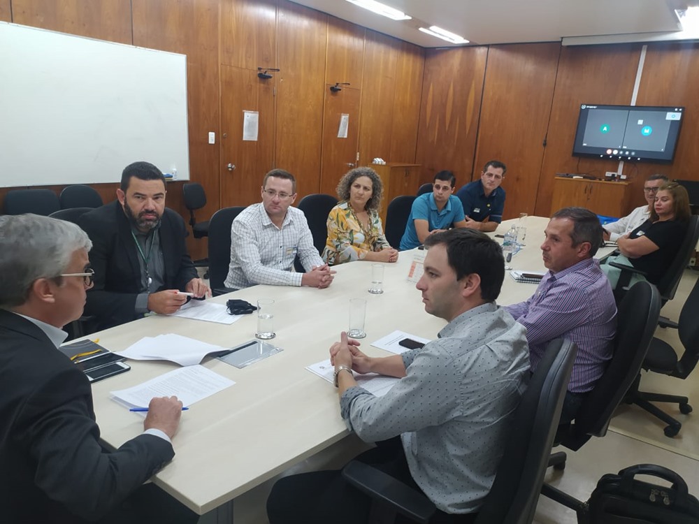 Ir para  <p><big>Buscar ajuda aos agricultores que sofrem com as perdas da estiagem no Rio Grande do Sul era o objetivo da comitiva com lideran&ccedil;as do Sutraf Alto Uruguai e da Fetraf-RS em visita a Bras&iacute;lia nesta semana....