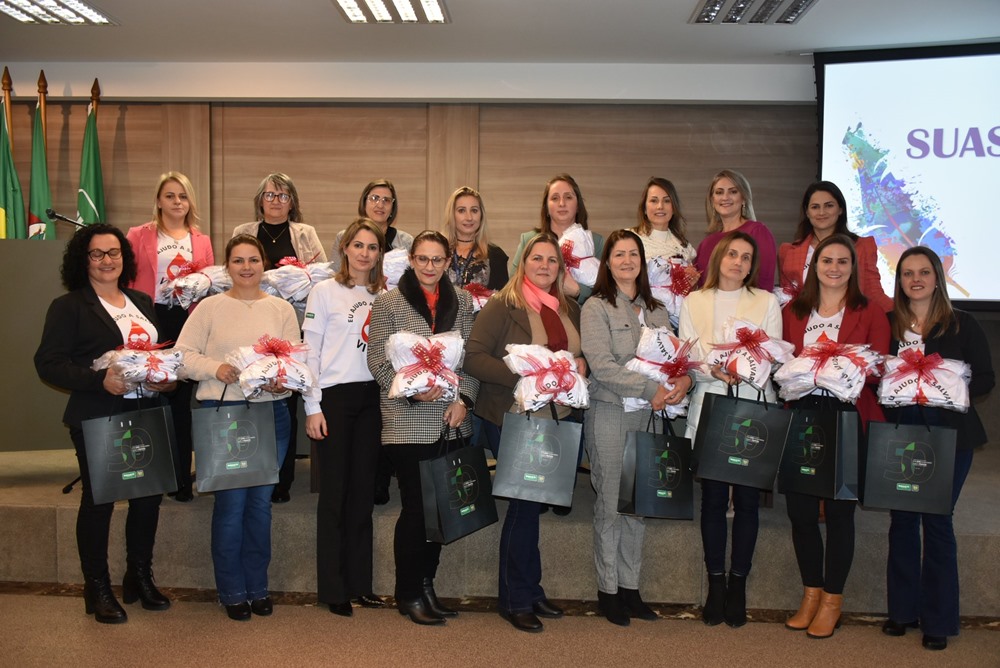 Ir para  <p><big>O Colegiado de Primeiras-Damas da Associa&ccedil;&atilde;o de Munic&iacute;pios do Alto Uruguai (AMAU), em parceria com o Banco de Sangue do Alto Uruguai e a Unimed Erechim, realizou o lan&ccedil;amento de mais...