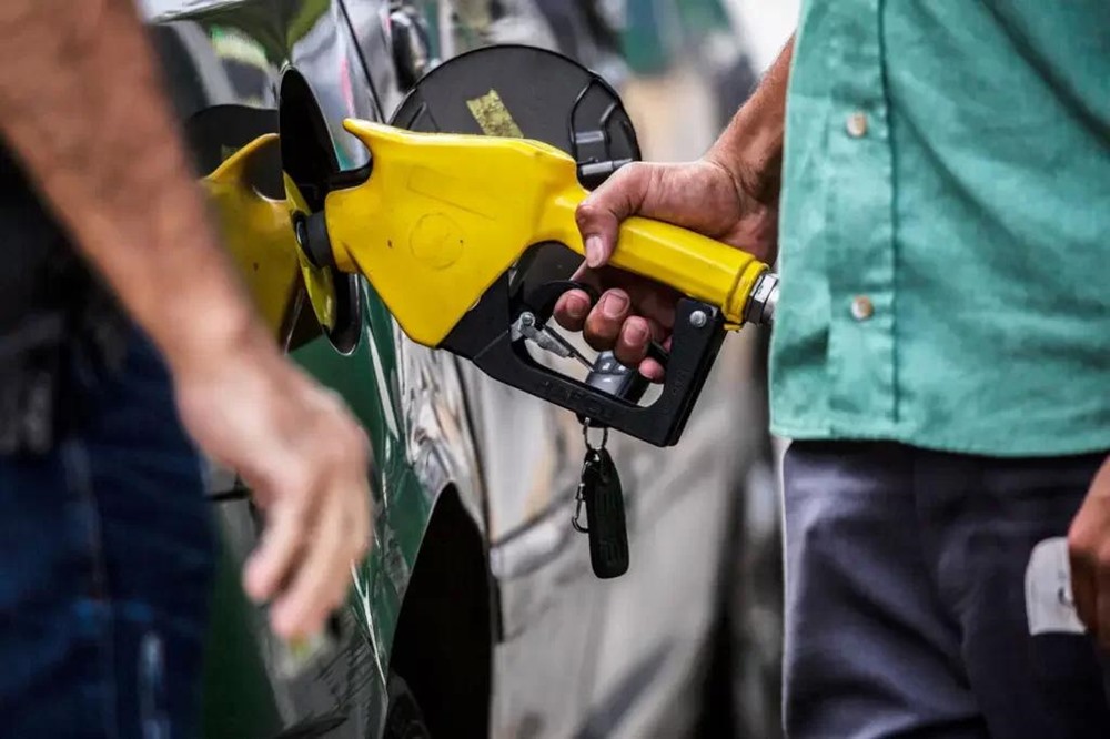 Ir para  <p><big>At&eacute; a tarde deste domingo, 19 estados e o Distrito Federal haviam limitado a al&iacute;quota do ICMS que incide sobre os combust&iacute;veis &agrave; taxa m&aacute;xima de 18%. Amap&aacute;,...