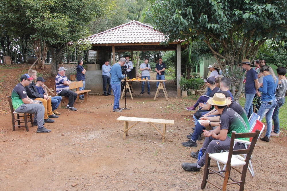 Ir para  <p><big>Na tarde desta quinta-feira, 07/07, a Secretaria Municipal de Agricultura e a EMATER realizaram na propriedade do produtor Jo&atilde;o Pedro Camargo, Linha Duas (interior de Viadutos), uma tarde de campo sobre controle de...