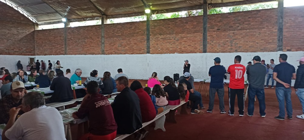 Ir para  <p><big>No dia 16/07, do corrente ano aconteceu um almo&ccedil;o no Gin&aacute;sio de Esportes do Bairro Esperan&ccedil;a com expressivo n&uacute;mero de participantes, contando tamb&eacute;m com a...