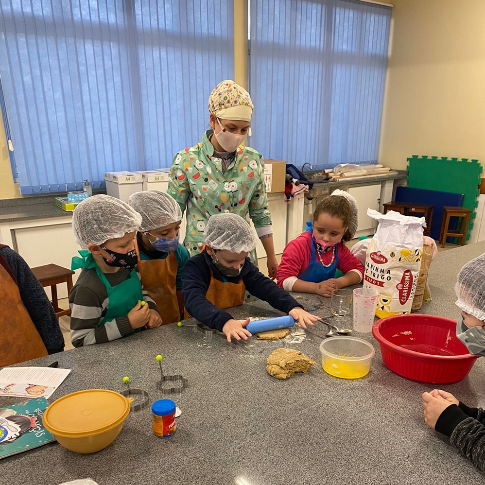 Ir para  <p><big>Nos dias 4 e 5 de agosto, foram desenvolvidas atividades de educa&ccedil;&atilde;o alimentar e nutricional com os alunos de Pr&eacute; A e B, dos turnos matutino e vespertino da E. M. E. F. Presidente Vargas. A...