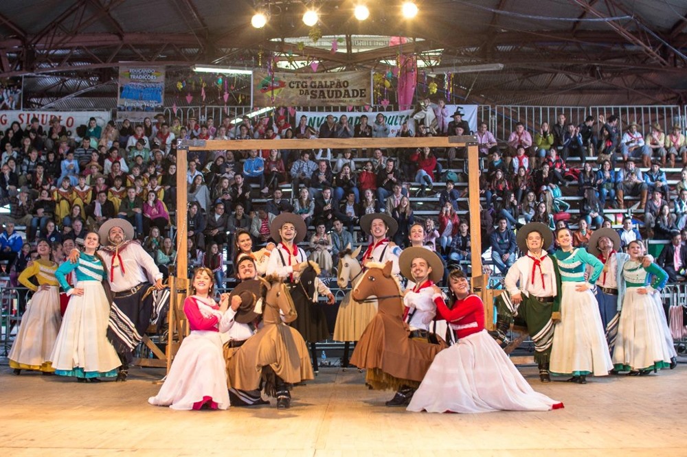 Ir para  <p><big>Come&ccedil;a neste s&aacute;bado, dia 20 e segue at&eacute; o domingo, dia 21, a 1&ordf; Inter-Regional do Enart, uma das fases classificat&oacute;rias para o Encontro de Artes e...