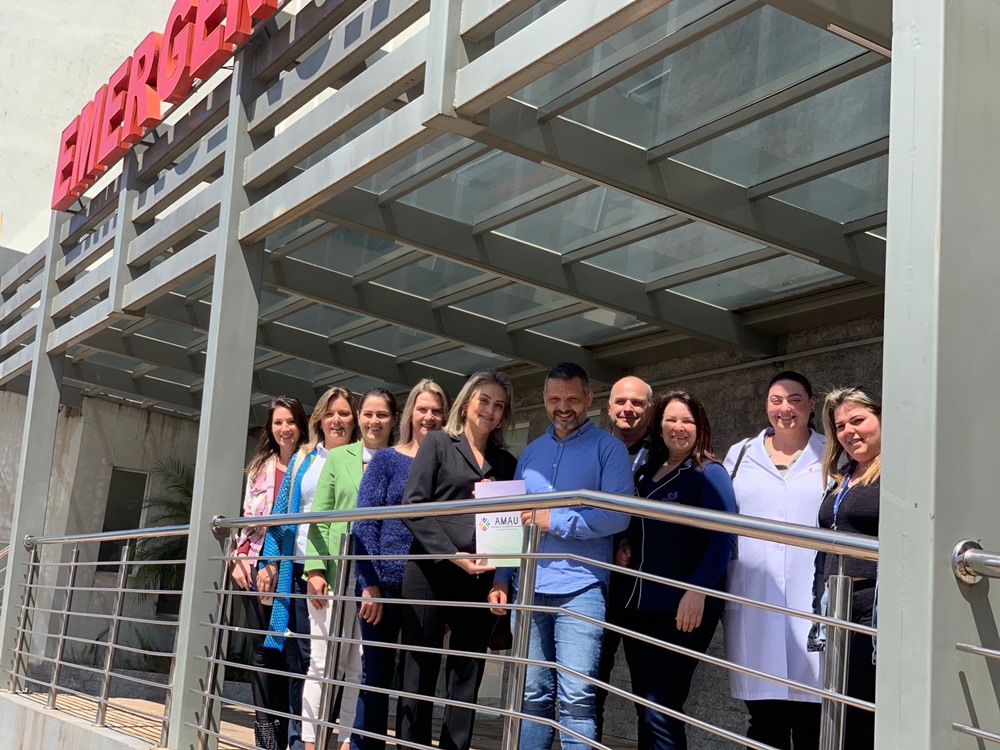 Ir para  <p><big>A coordenadora do Colegiado de Primeiras-damas da Associa&ccedil;&atilde;o de Munic&iacute;pios do Alto Uruguai (AMAU), Silvana Bettega, acompanhada das primeiras-damas de Barra do Rio Azul e de Campinas do Sul,...