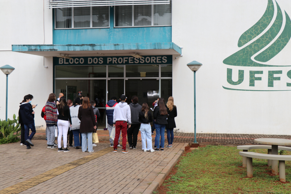 Ir para  <p><big>A Universidade Federal da Fronteira Sul (UFFS) Campus Erechim est&aacute; com inscri&ccedil;&otilde;es abertas para novas turmas de cursos de l&iacute;nguas. At&eacute; o dia 18 de outubro, os interessados...