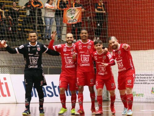 Ir para  <p>Na busca pela vaga nas quartas de final do Gauch&atilde;o o Galo garantiu com vantagem a classifica&ccedil;&atilde;o. No jogo de ida a equipe de Thiago Raupp manteve empate em 6&times;6 com o AFUCS de...